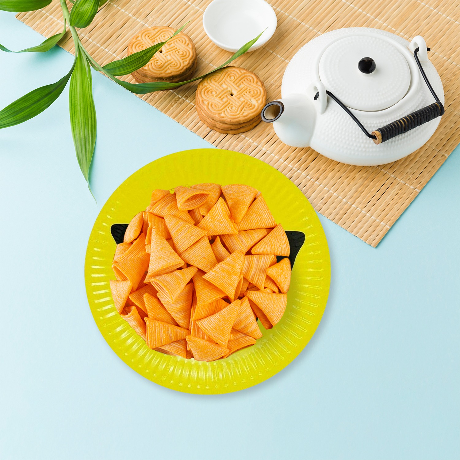 Party Paper Plates – 23cm Wink Face Kisses Emoji Design