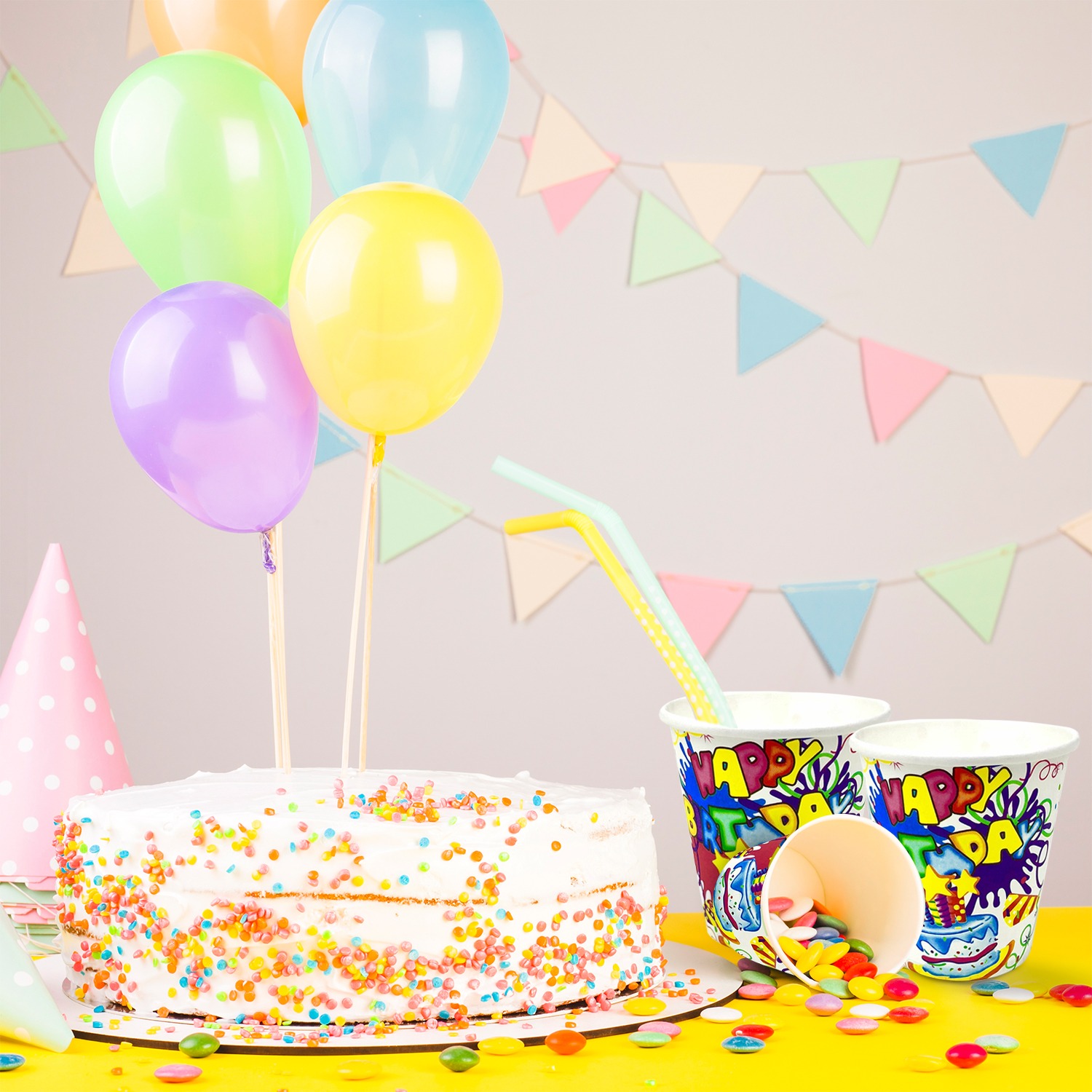 White Paper Cups – 30X 7oz Happy Birthday Cake Star Party Cups