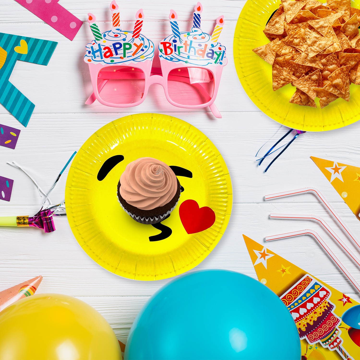 AEX Wink Face Kisses Emoji Paper Plates