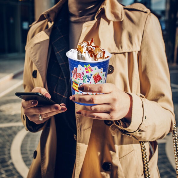 Disposable Coffee Cups – 30 Pack White Blue Happy Birthday Design